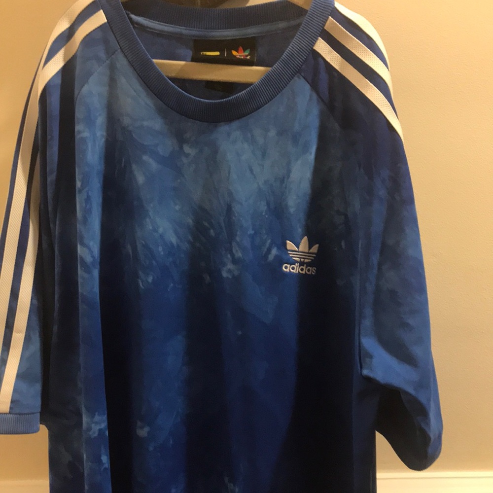 Adidas men’s size M shirt